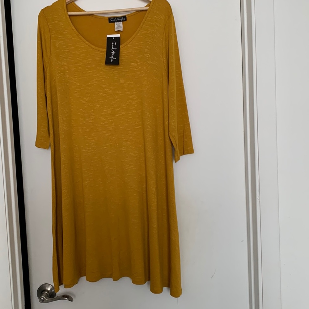 Very nice comfortable light weight plus size dress.